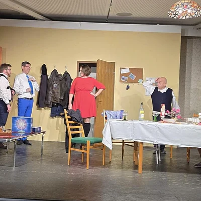 Erfolgreiche Premiere des Wintertheaters Erfolgreiche Premiere des Wintertheaters