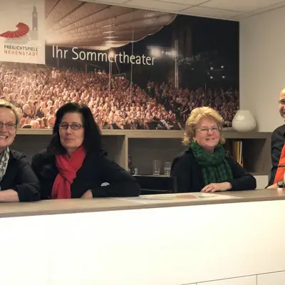 Kartenverkauf — Monika Herdtweck, Dorothee Haas, Ute Maysenhölder, Udo Wengenroth (vlnr) Kartenverkauf