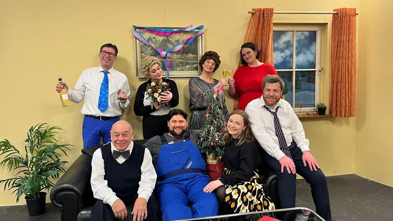 Ensemble 2025 — Hinten v.l.: Peter Zeh, Christine Großkopf, Corina Deininger, Johanna Effenberger Vorne v.l.:Wolfgang Apfelbach, Robin Hofheinz, Jana Rentschler, Benjamin Ehnle Ensemble 2025